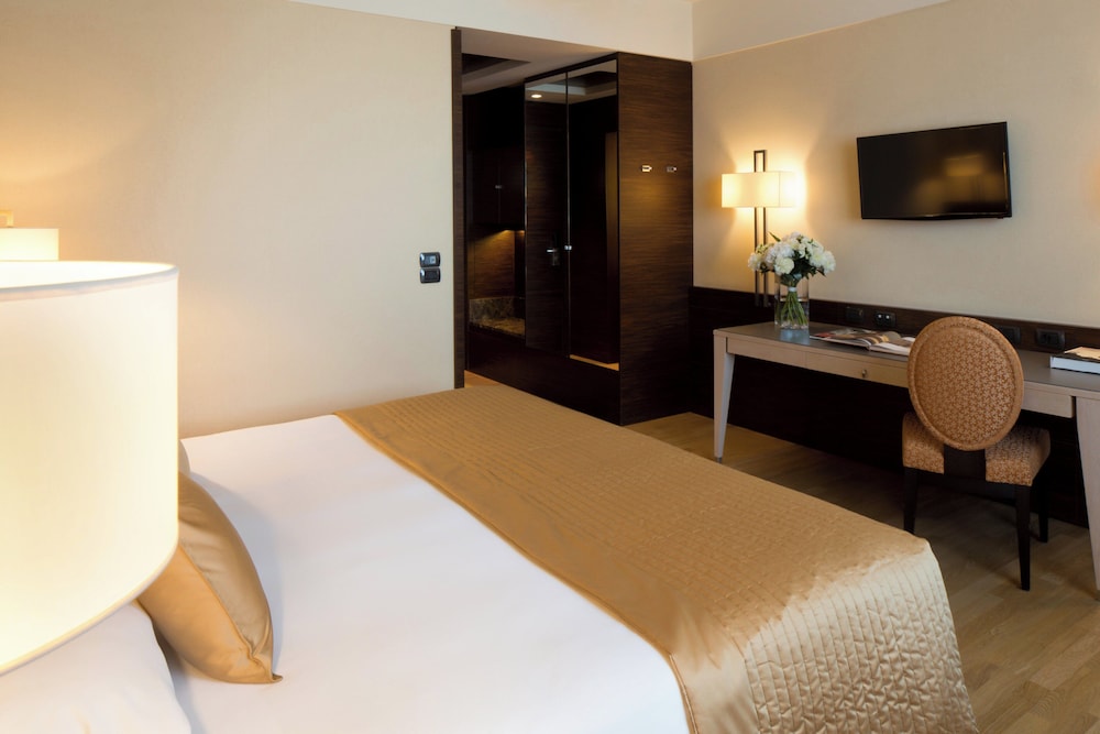 Deluxe, Double Bed