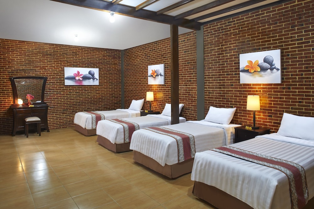 Jambuluwuk Convention Hall and Resort Batu 16/63