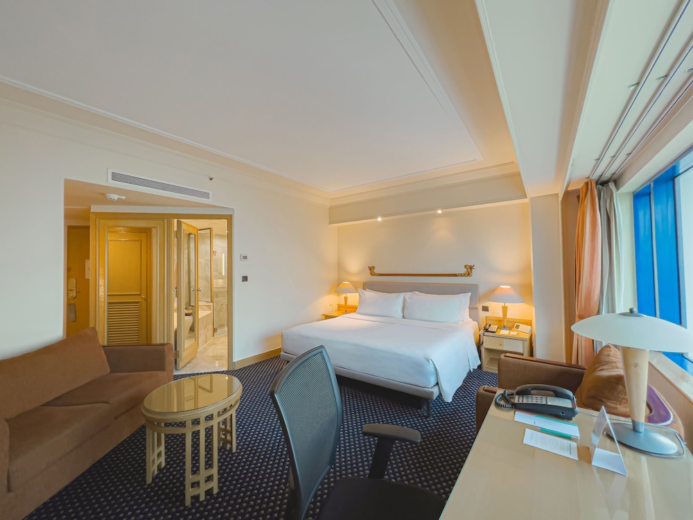 LE MERIDIEN JAKARTA 12/68