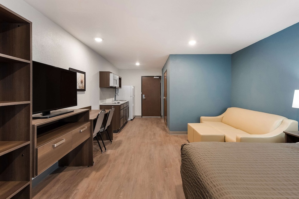 WoodSpring Suites Dayton North 26/42
