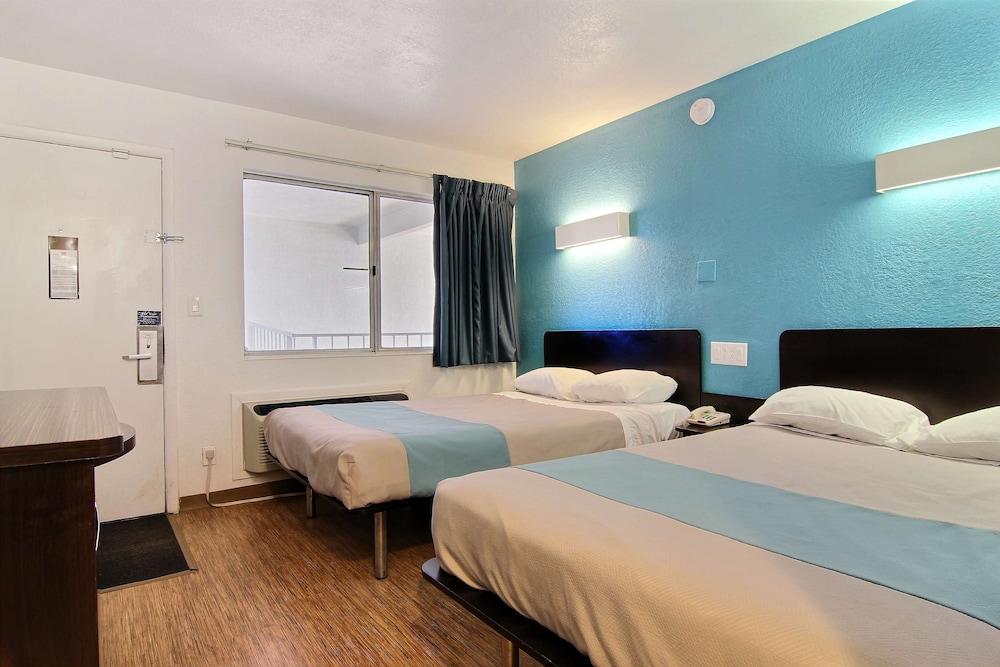 Motel6 Carlsbad, NM 18/47
