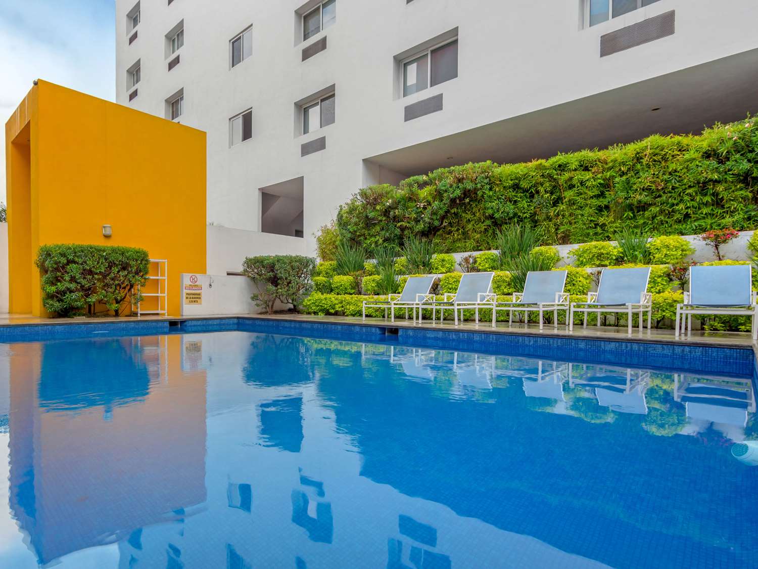Comfort Inn Monterrey Valle 8/40