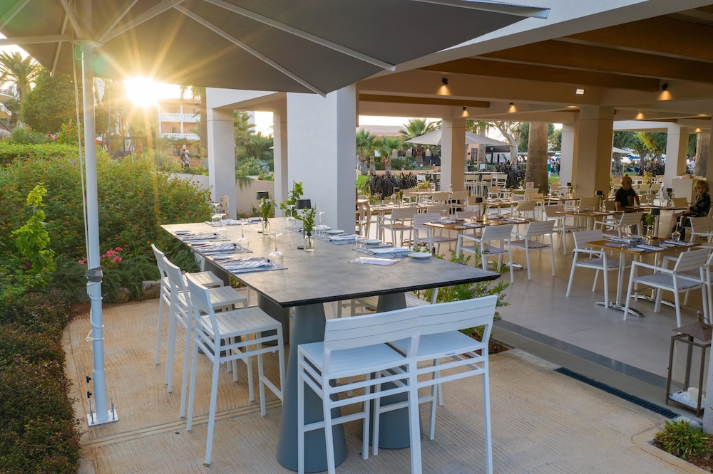 Anissa Beach and Village Hotel 64/80