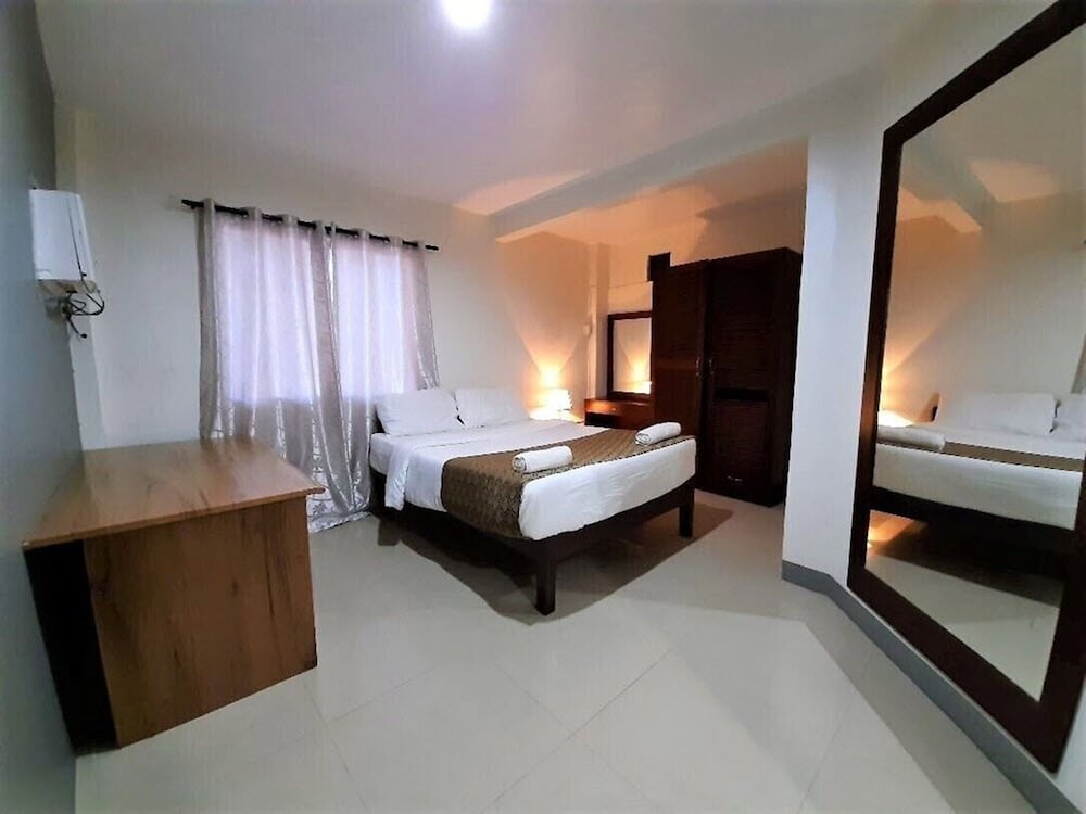Conrada's Place Hotel And Resort 28/67