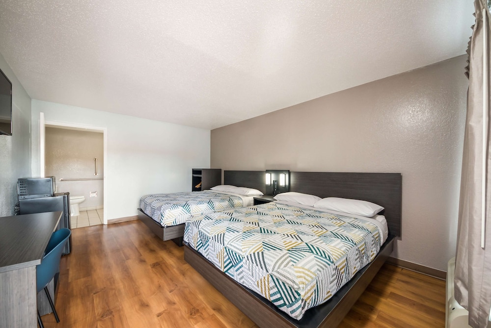 Motel6 Laredo, TX - North I-35 19/55