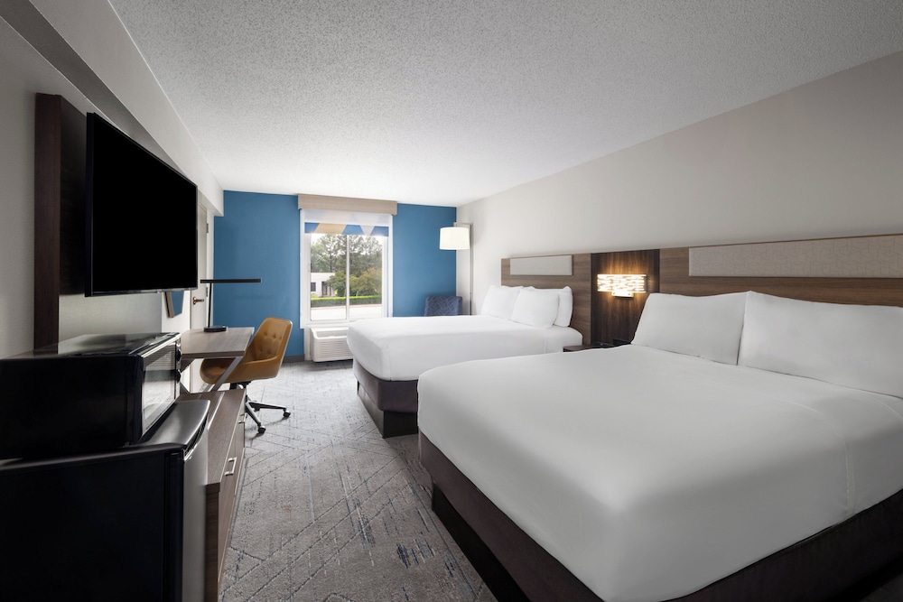Holiday Inn Express Greenville 24/64