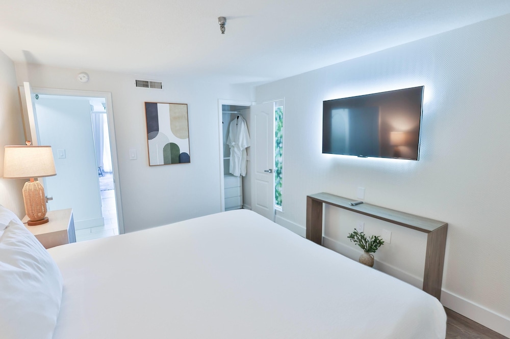 Bahama, Suite, King Bed, Gulf View