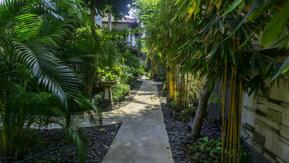 Grand Whiz Hotel Nusa Dua 64/75