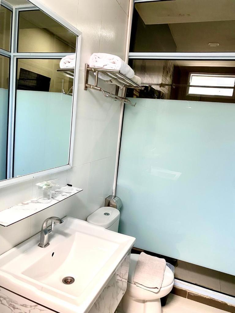 غرفة بسريرين منفصلين، OS Hotel Tanjung Uncang Batam 4/5