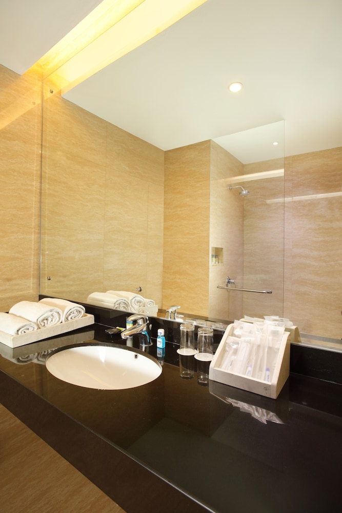 جناح جونيور بغرفة نوم واحدة للمدخنين، FOUR POINTS BY SHERATON MEDAN 7/7