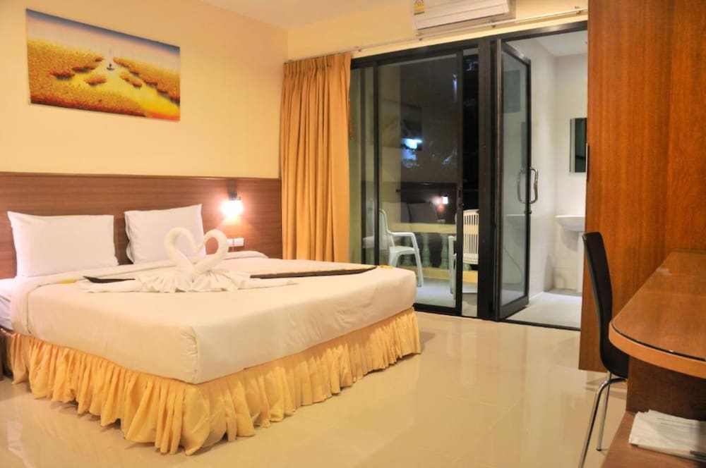 The Wave Hotel Patong 32/73