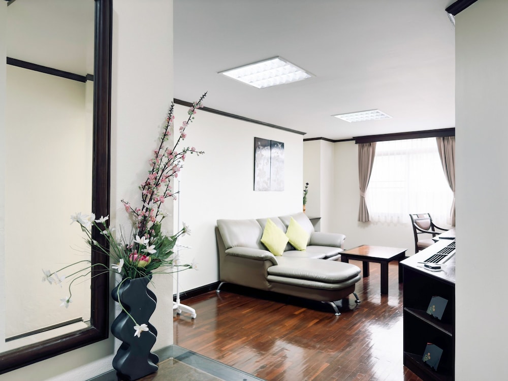 Yellow Ribbon Hills Boutique Suites 30/67