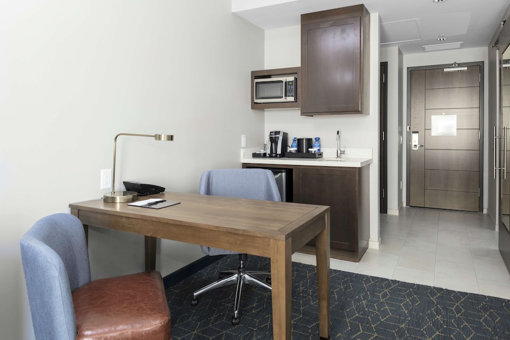 Embassy Suites by Hilton Grand Rapids Downtown, MI 57/59