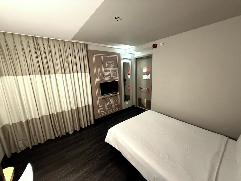STANDARD, DOUBLE BED, ACCESSIBLE