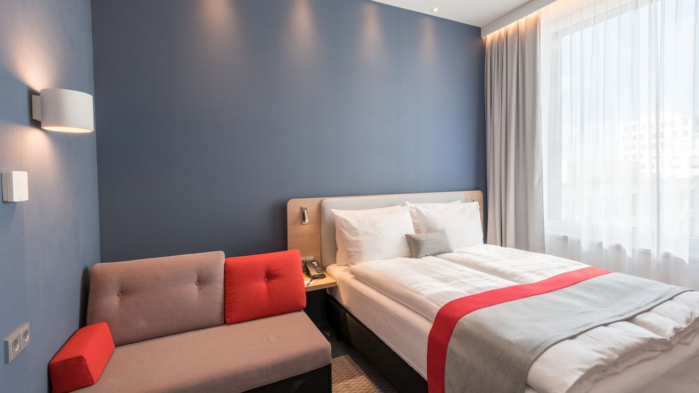 HOLIDAY INN EXPRESS SIEGEN 26/79