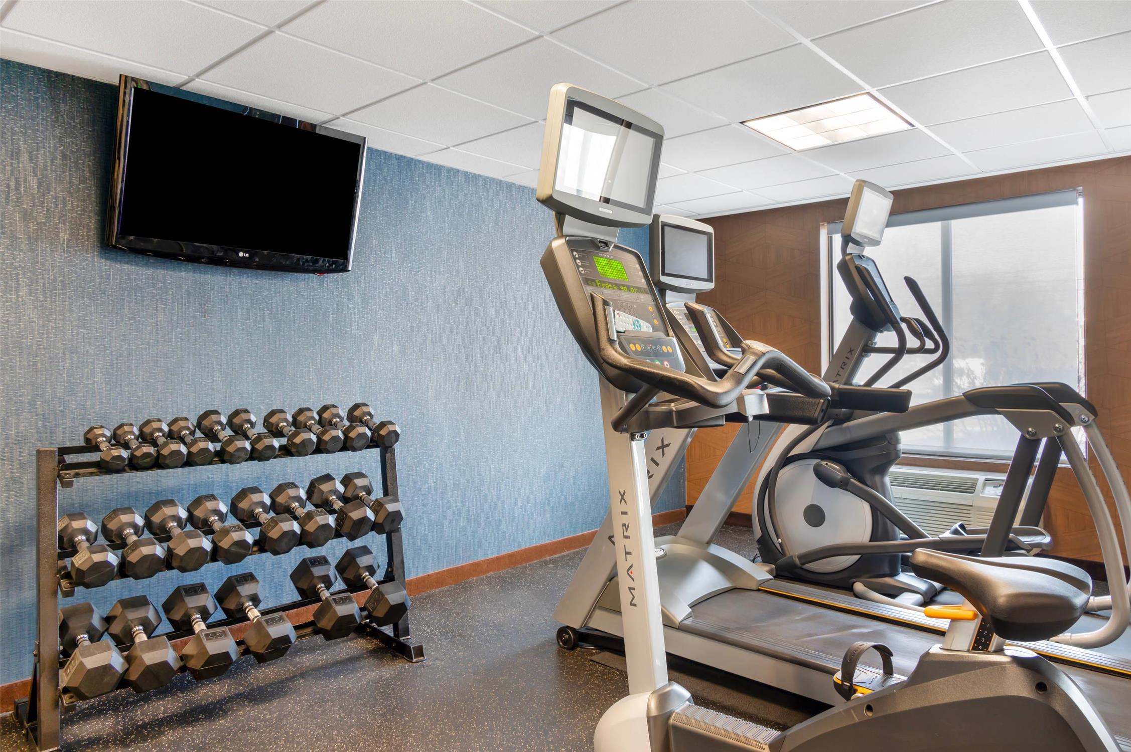Comfort Inn & Suites Danbury-Bethel 18/34