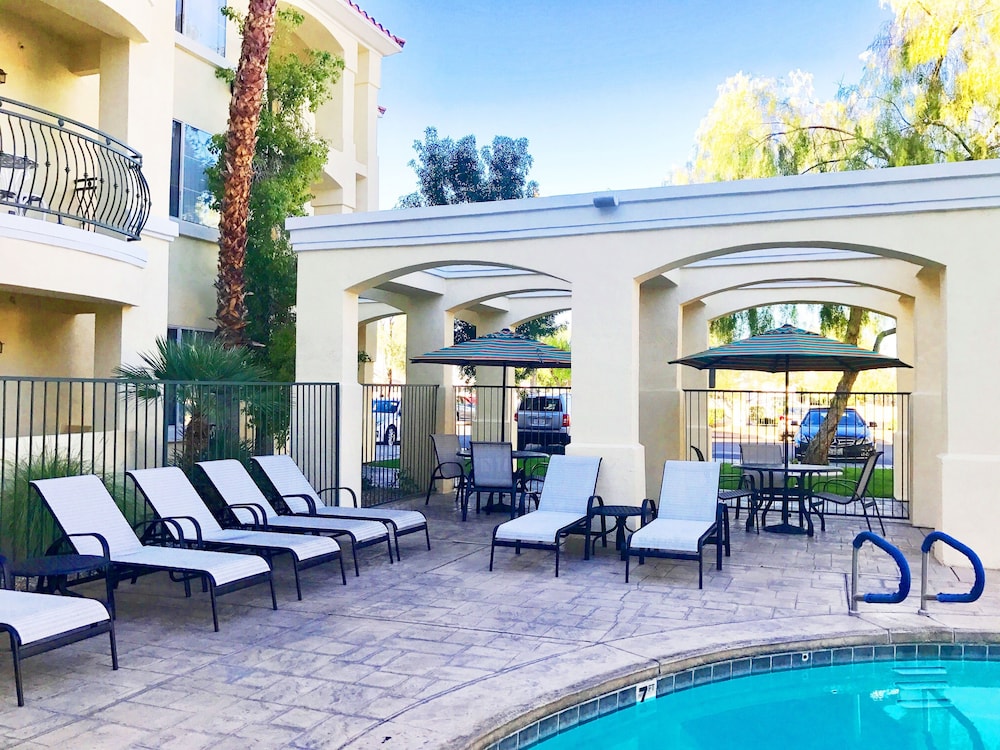 Club De Soleil All-Suite Resort 6/44