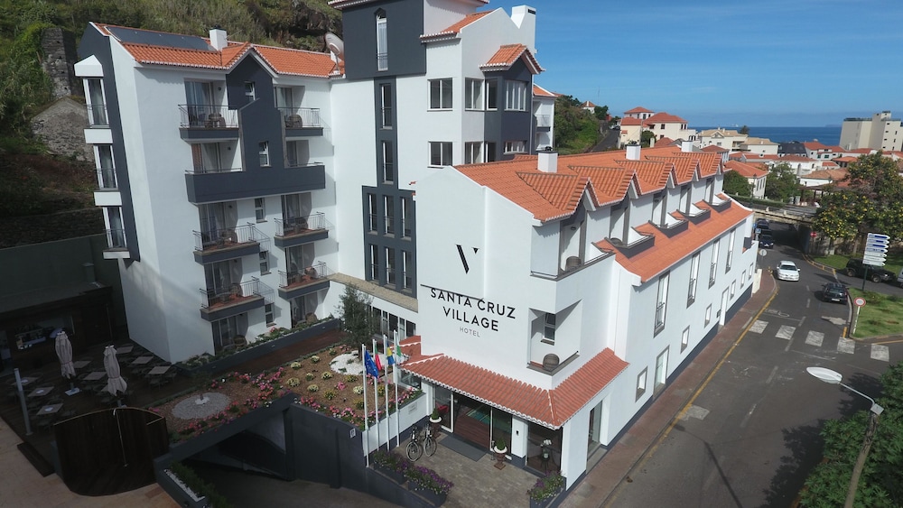 Santa Cruz Village Hotel in SANTA CRUZ-PORTUGAL