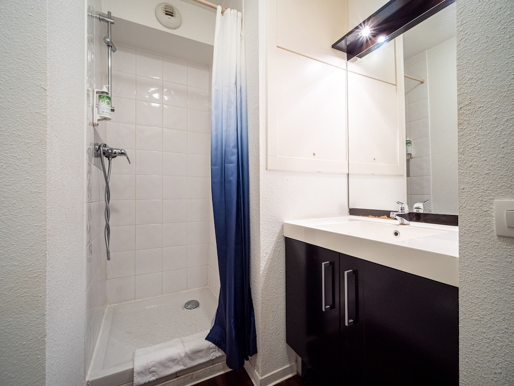 RESIDHOTEL SAINT ETIENNE CENTRE 15/50