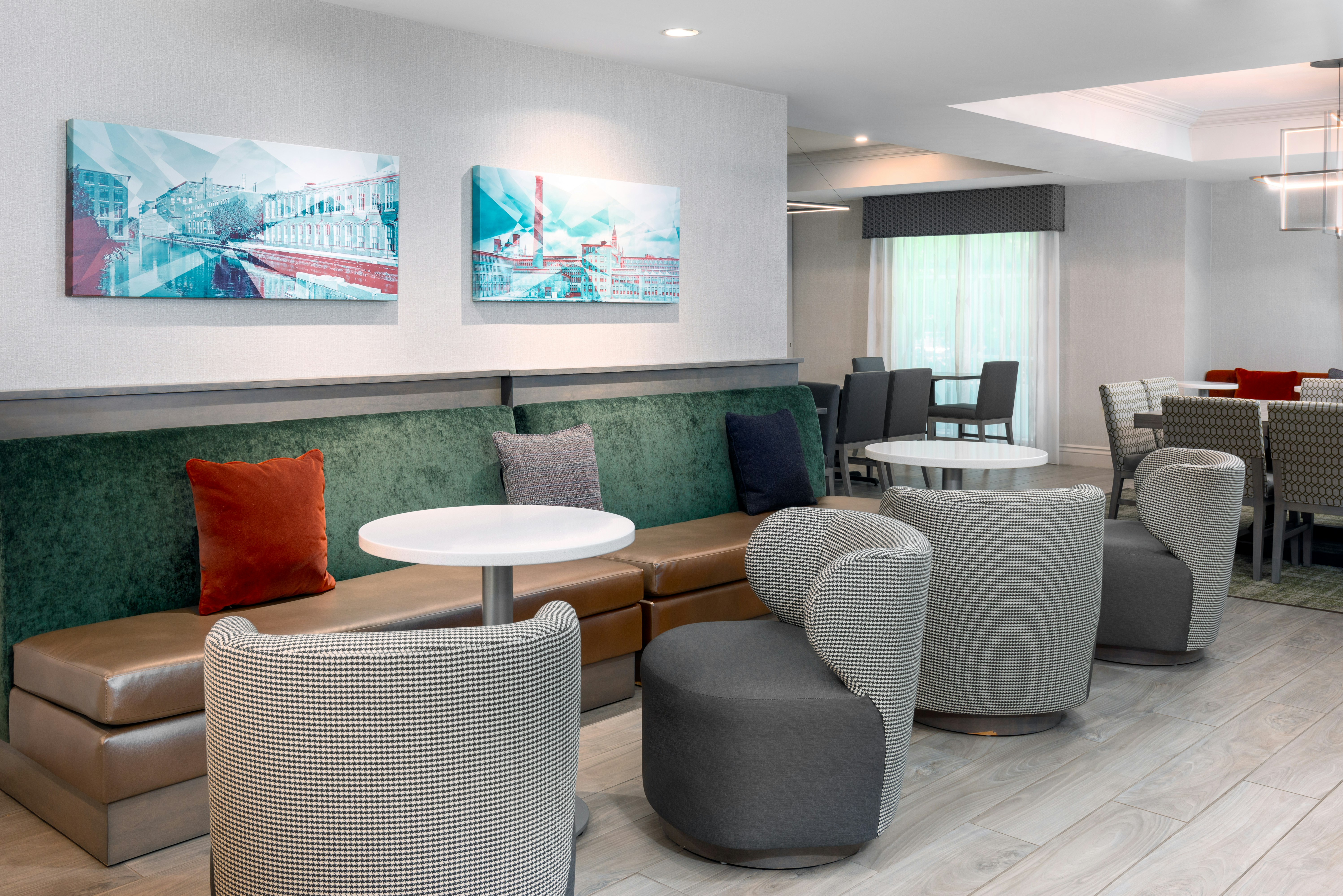 Hampton Inn Bedford Burlington 24/45