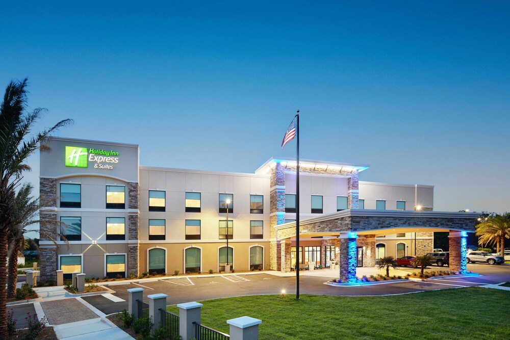 Holiday Inn Express & Suites Gulf Breeze Pensacola Area 3/52