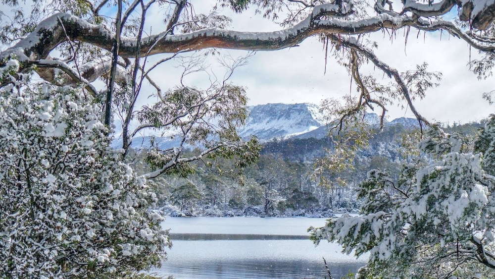 Lake St Clair Lodge 61/63