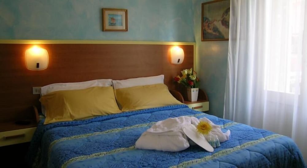 ROOM, SINGLE, DOUBLE BED