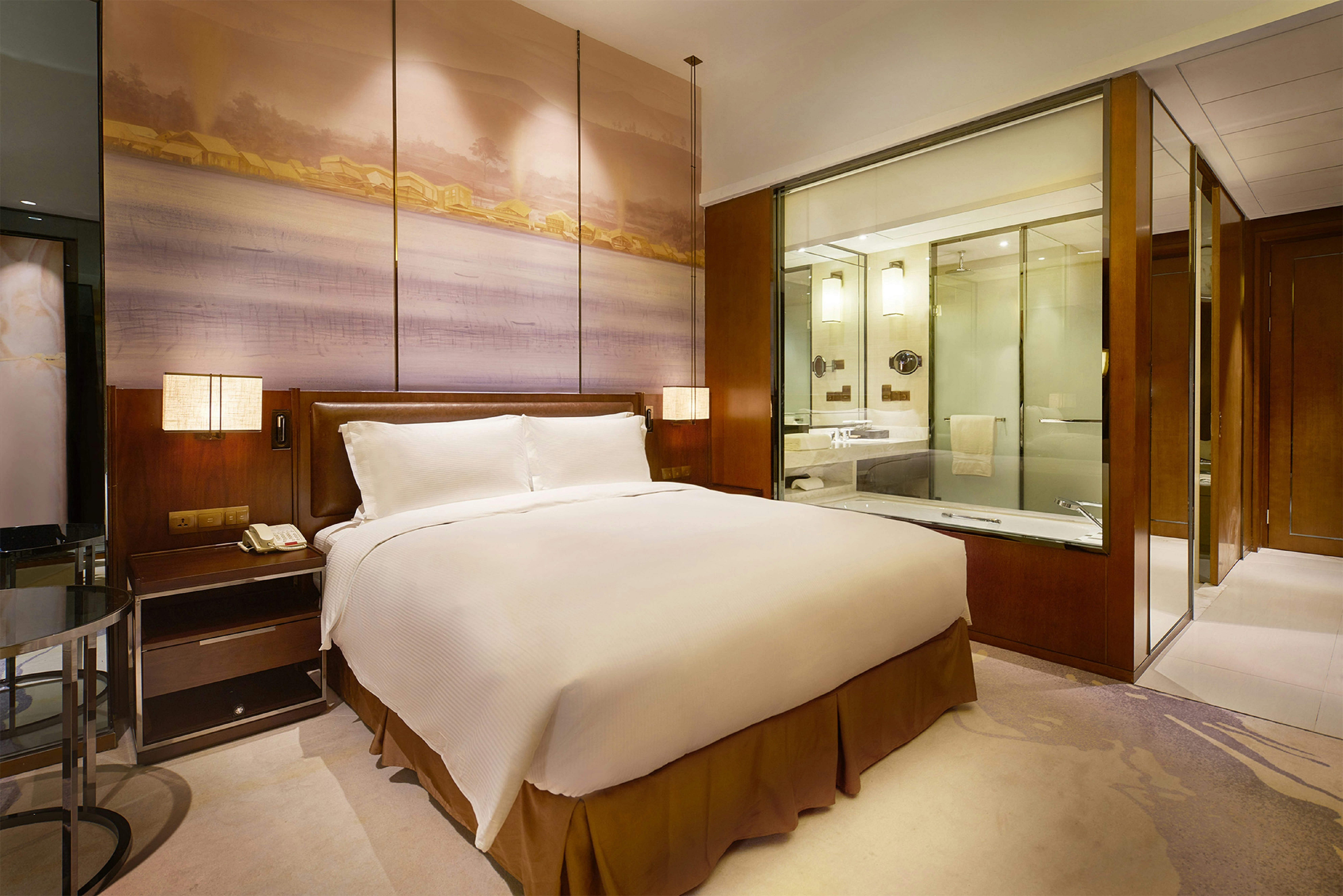 Deluxe, King Bed
