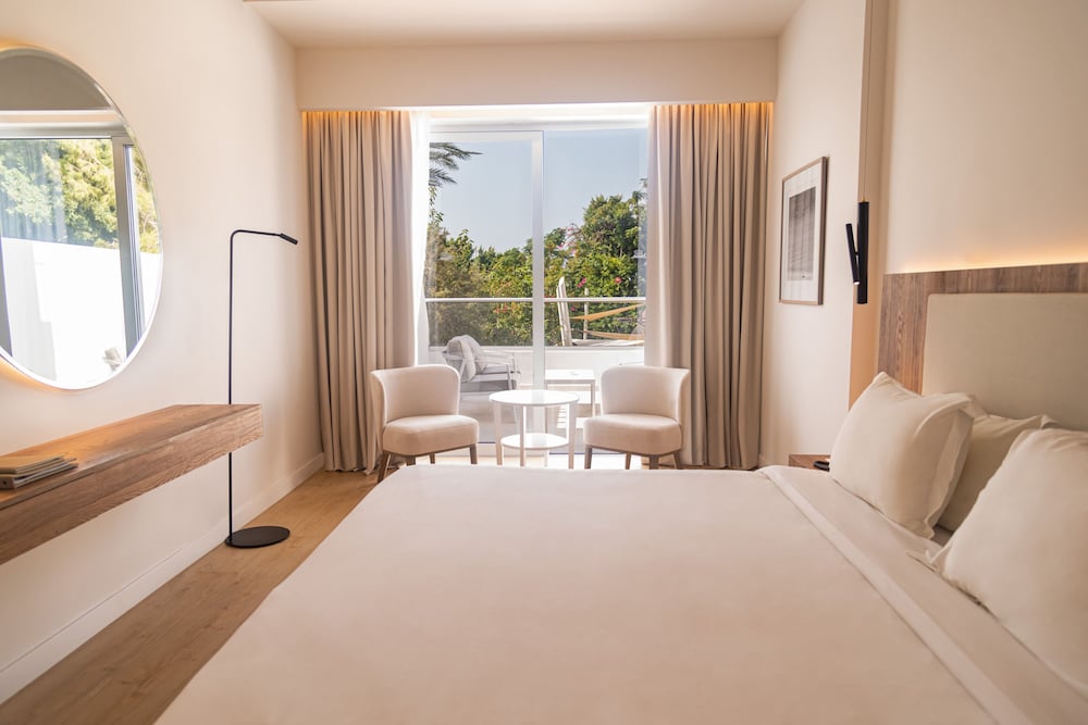 SUPERIOR, STUDIO, PARTIAL SEA VIEW