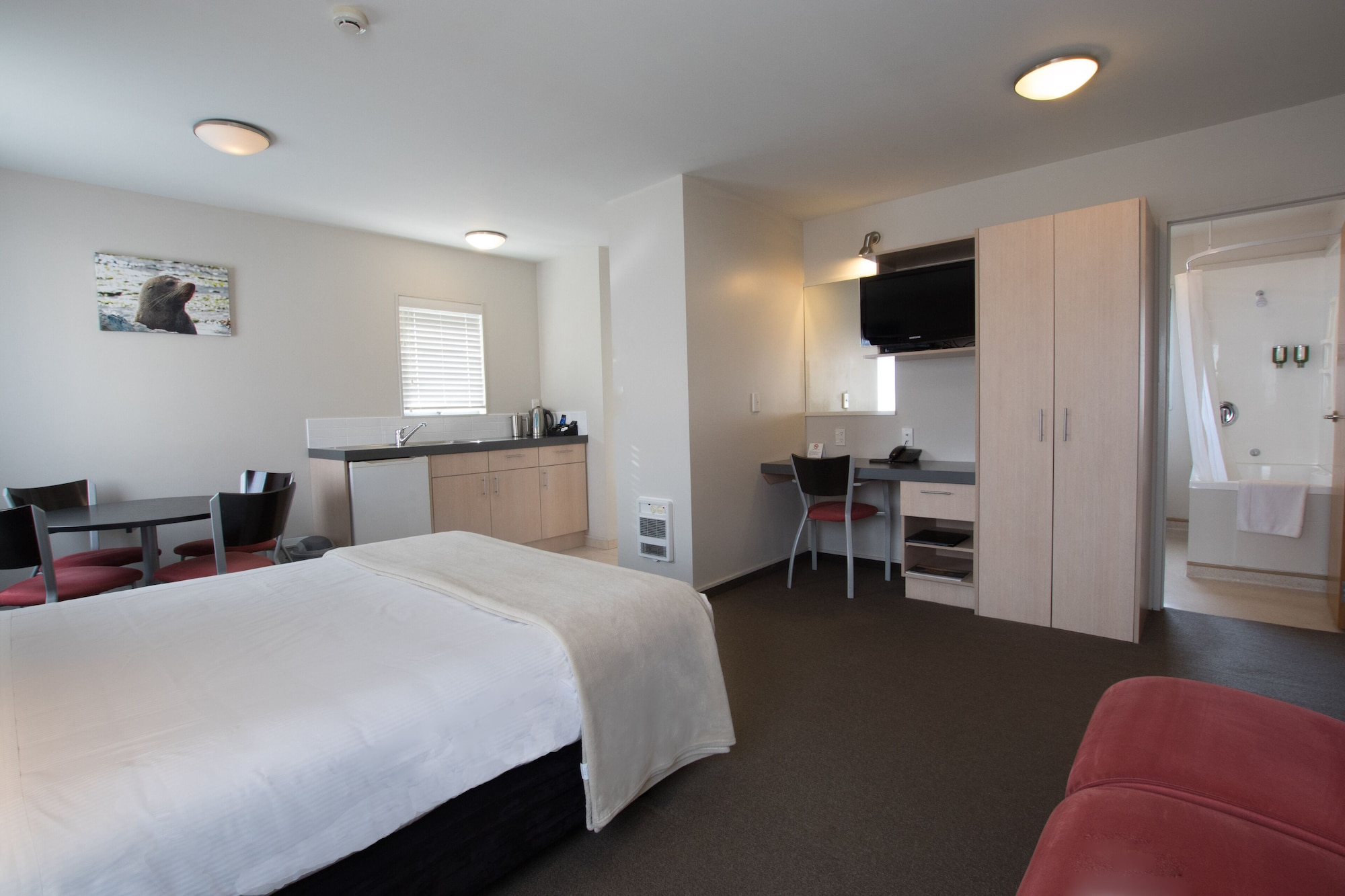 1 BEDROOM, FAMILY SUITE