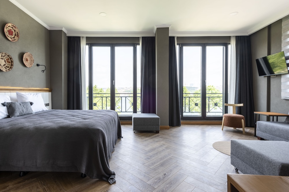 Petrion Hotel 18/50