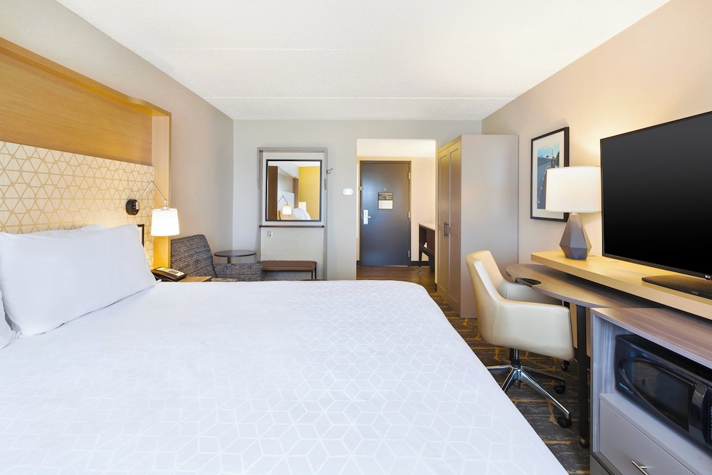 Standard, King Bed, Middle Floor