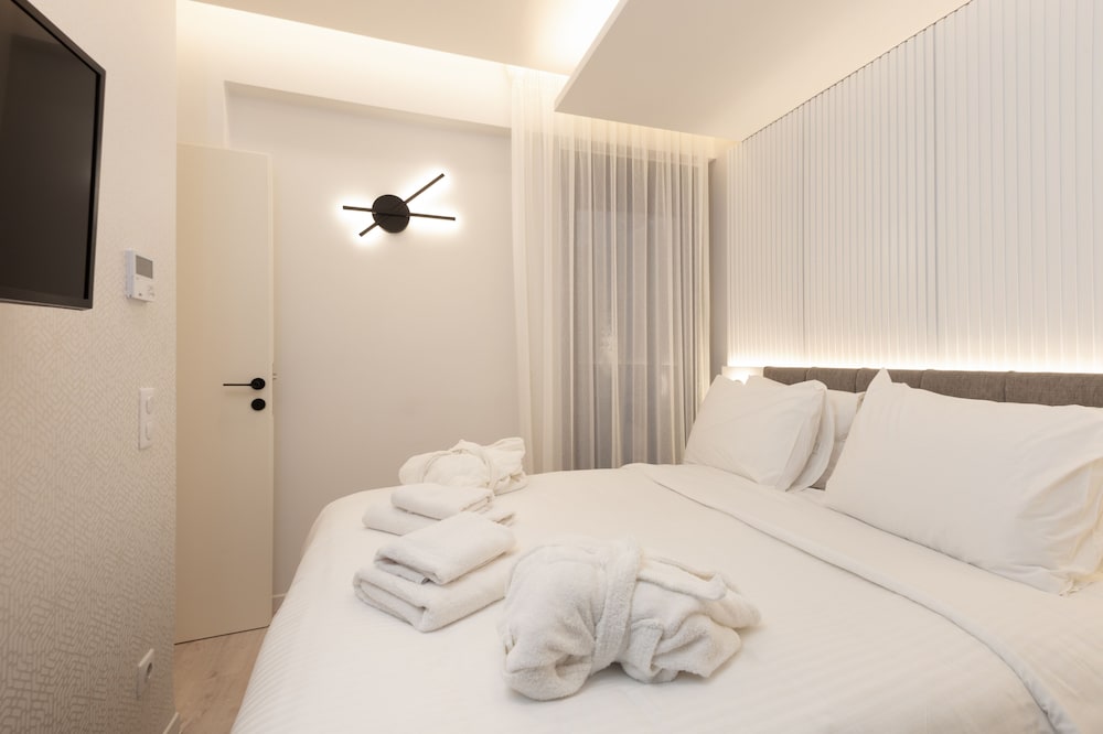 Superior, Suite, King Bed, Private Garden, Sofa, Hot Tub