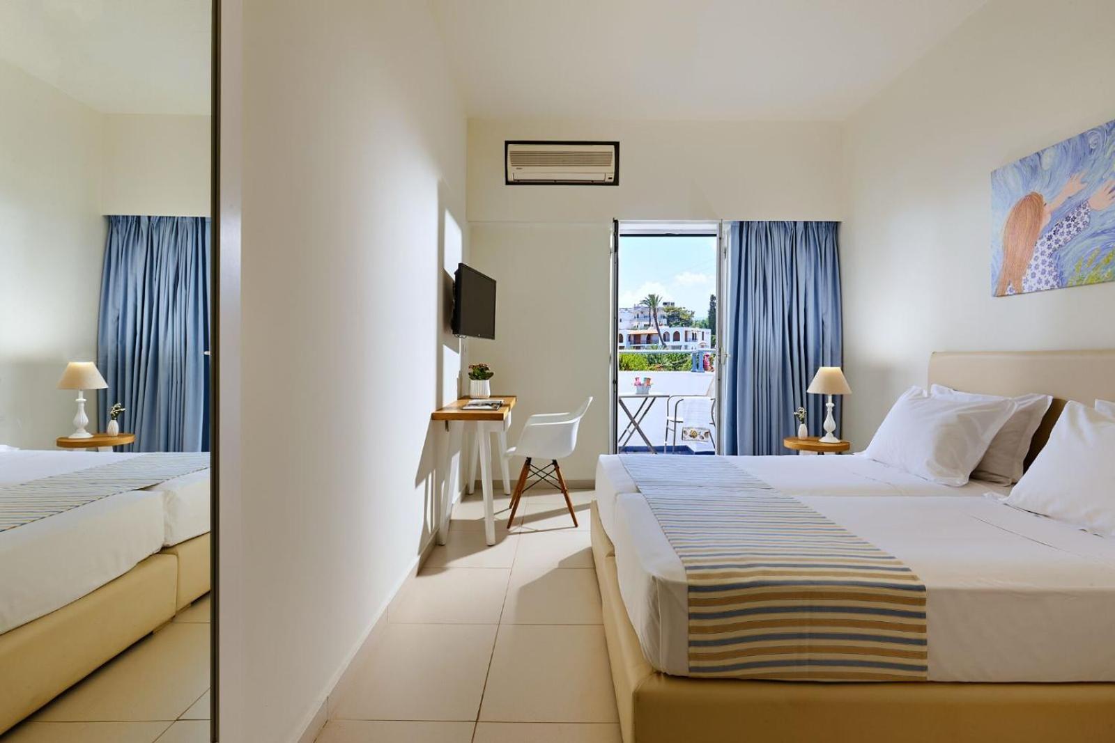DOUBLE ROOM SUPERIOR SIDE SEA VIEW