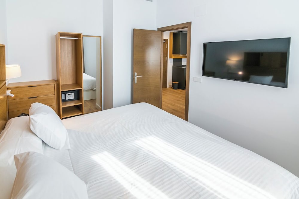 LUXURY, PENTHOUSE, KING BED, SOFA