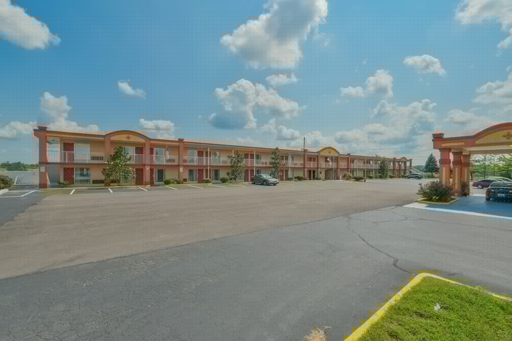 Americas Best Value Inn & Suites Williamstown 6/61