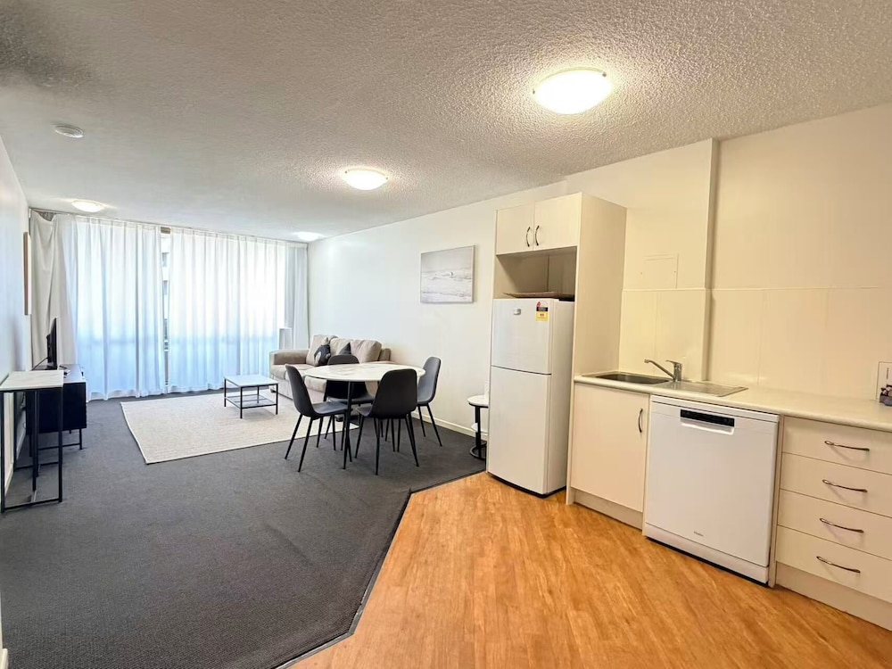 The Summit Apartments 48/67