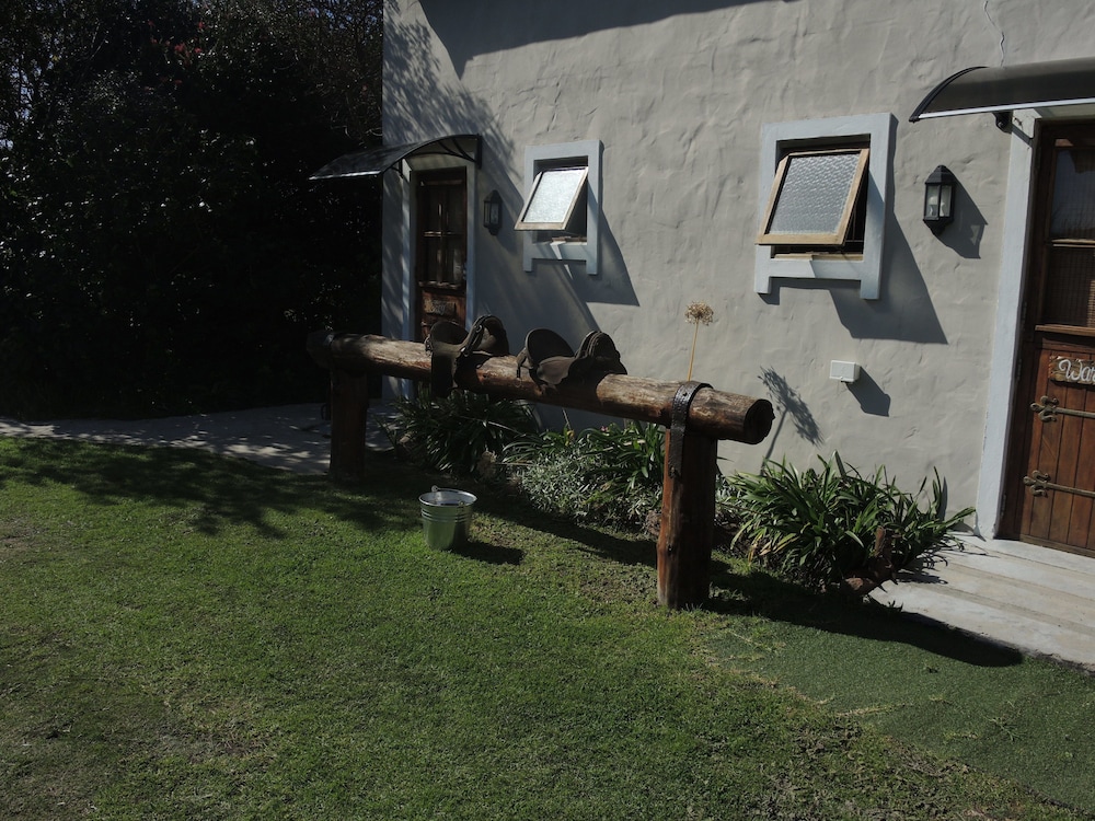 T'niqua Stable Inn 31/50