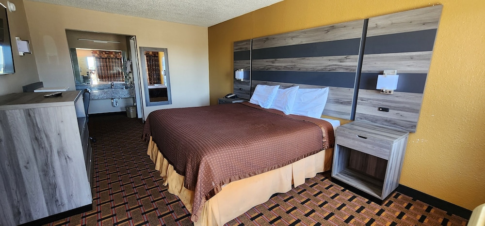 ROOM, KING BED, SMOKING