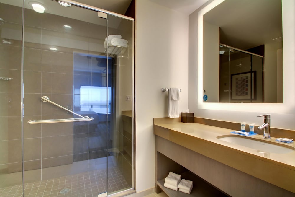 Hyatt House Chicago/Evanston 62/65