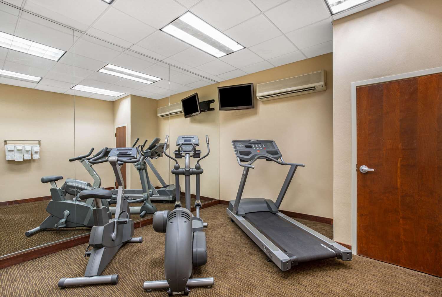 La Quinta Inn & Suites by Wyndham New Haven 31/49