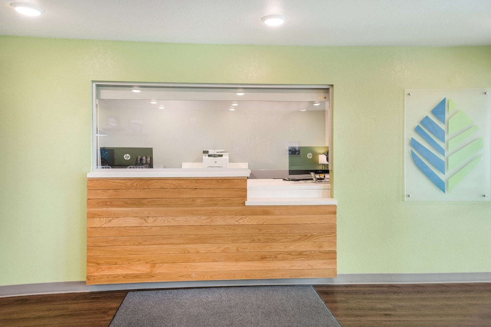 WoodSpring Suites Sulphur LA photo3