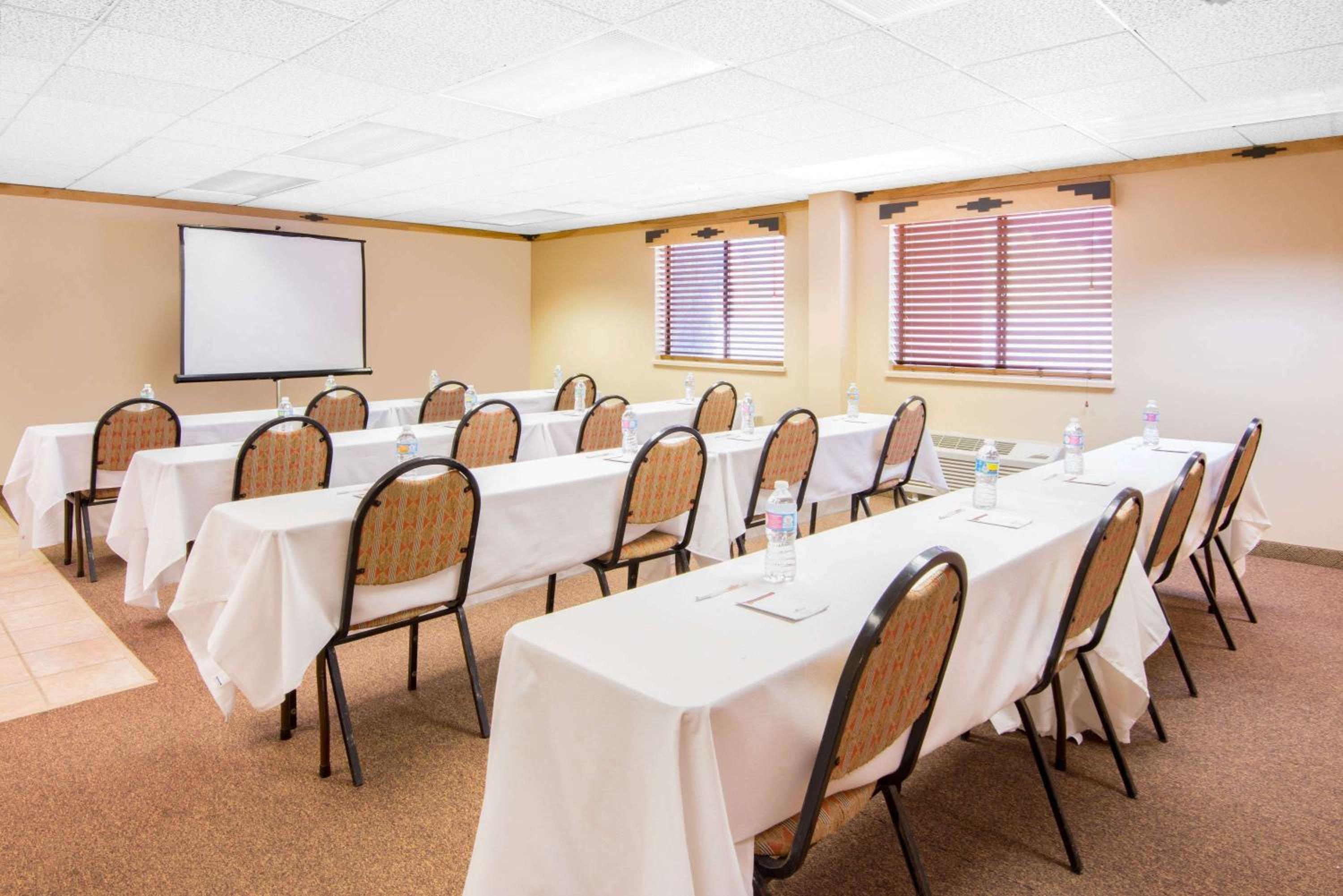 Hawthorn Suites by Wyndham Albuquerque 30/36