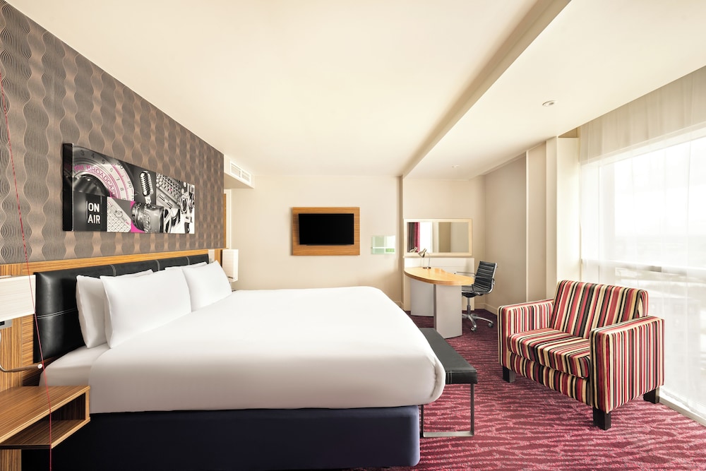 STANDARD, KING BED, ACCESSIBLE