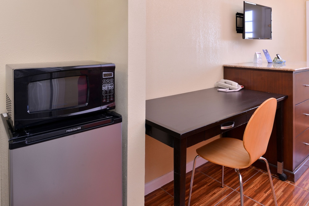 Scottish Inns & Suites 40/46
