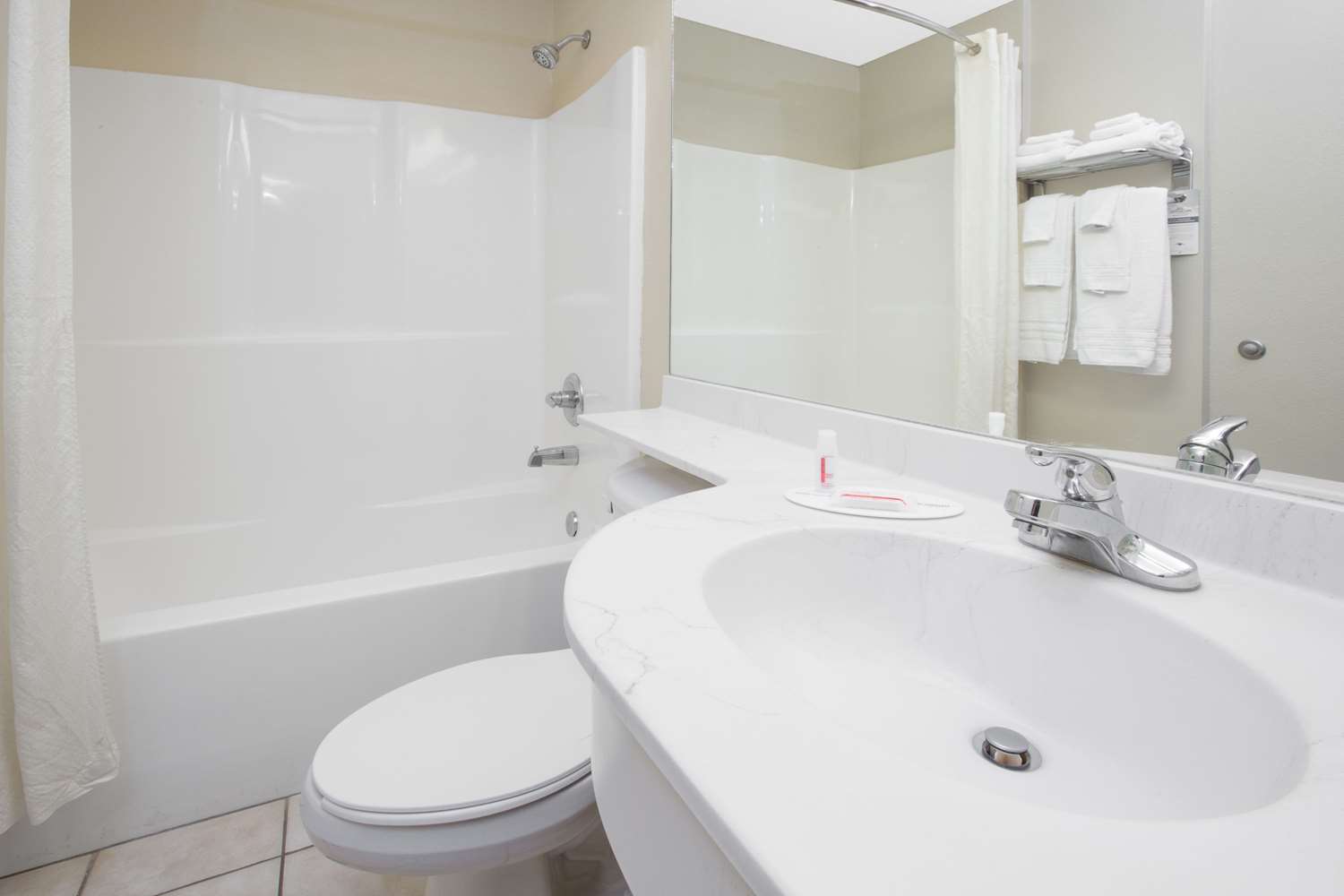 Microtel Inn & Suites by Wyndham Hattiesburg 15/16