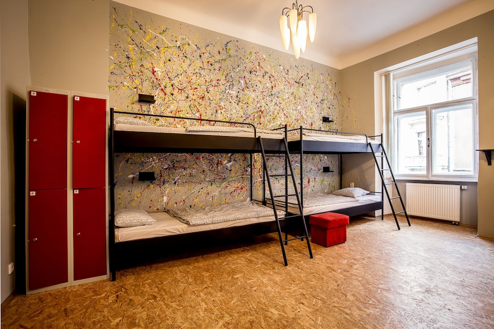 Ahoy Hostel 14/40