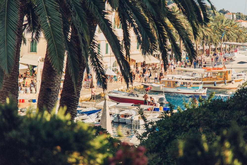 HOTEL PARK HVAR 72/76
