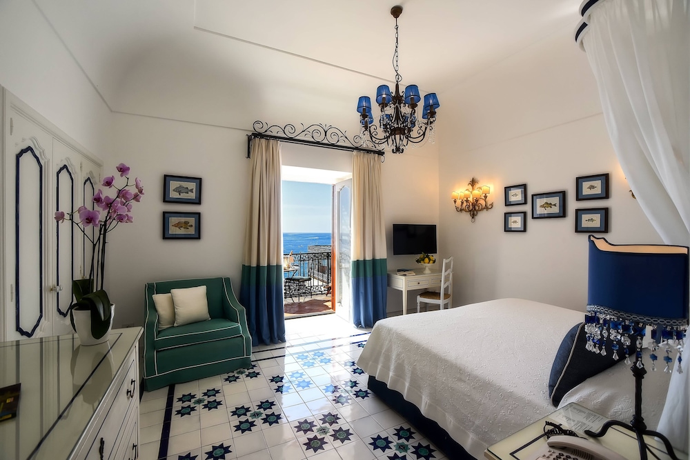 SUPERIOR, TWIN BEDS, SEA VIEW, BALCONY