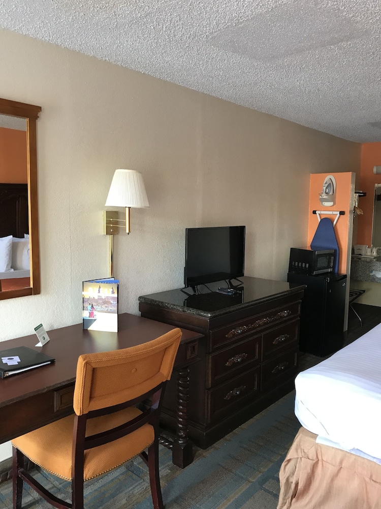 Howard Johnson St Augustine I 95 30/37